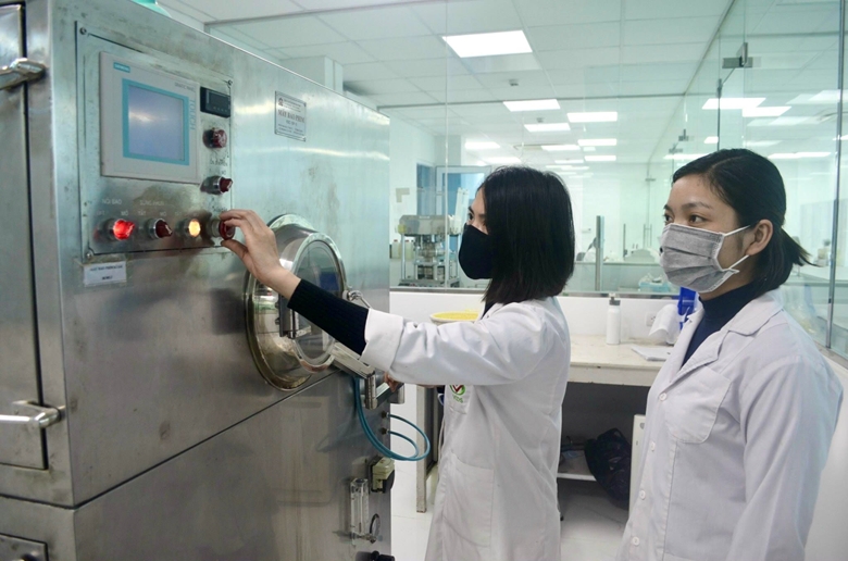 Quy trình nghiên cứu phát triển và làm chủ công nghệ sản xuất quy mô công nghiệp một số chế phẩm vi sinh, enzym và protein”. Ảnh: TL